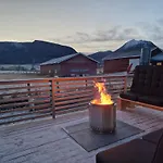 Arctic Lodge Tromvik With Jacuzzi