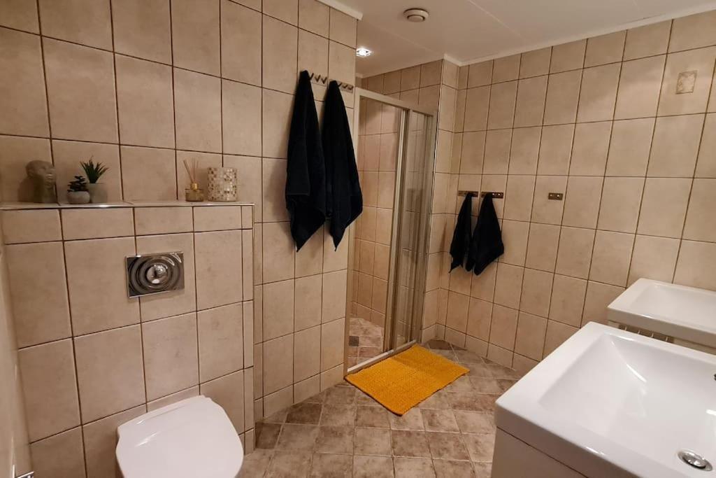 Arctic Tromvik With Jacuzzi Feriehus